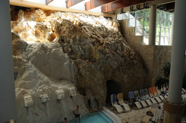 Пещерная купальня